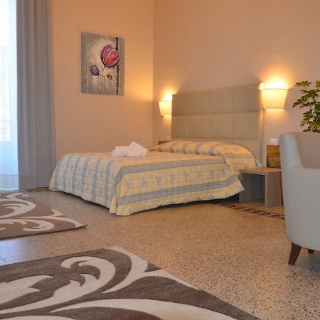 Moonlight Hotel&Suites Катанія Екстер'єр фото